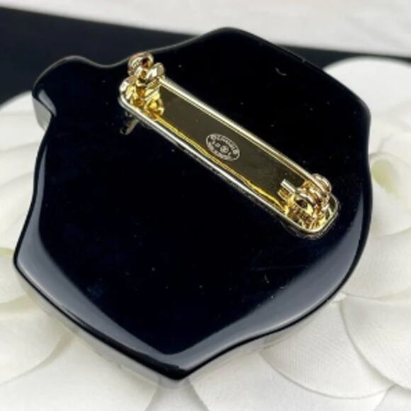 Chanel Watch Face Enamel Brooch Fall/Winter 2023 (CCXX017) - Picture 4 of 5